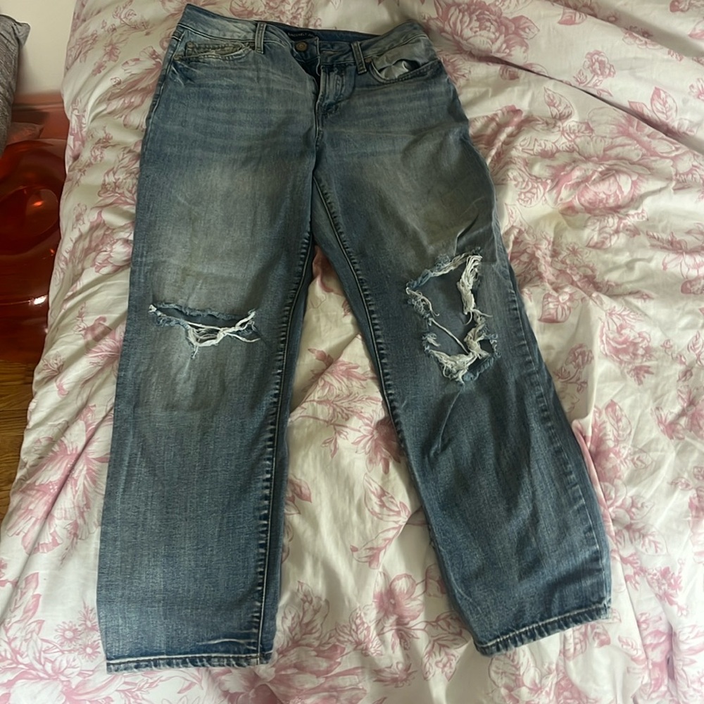 Baggy ripped jeans